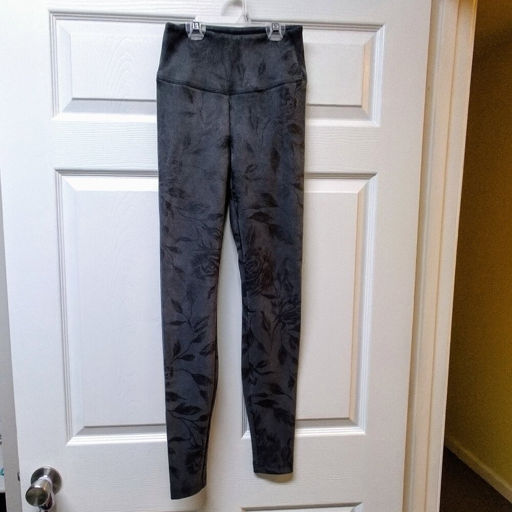 White House Black Market Runway Legging